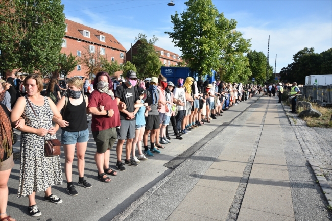 Danimarka'da burka ve peçe yasağına tepki