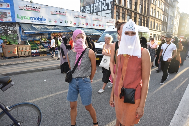 Danimarka'da burka ve peçe yasağına tepki