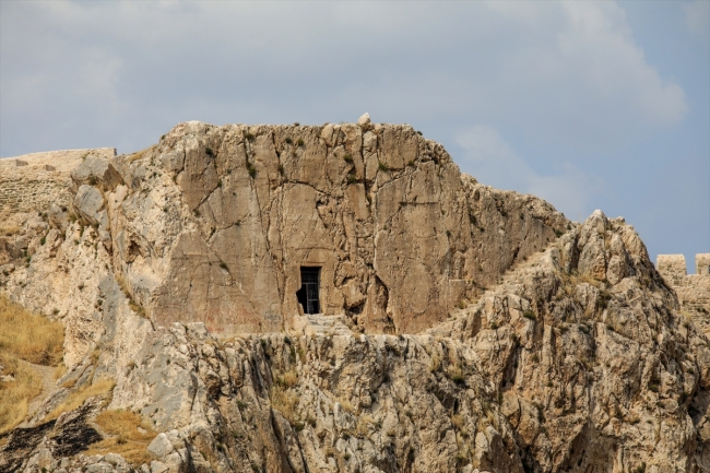 Binlerce yıllık tarihiyle Van Kalesi ziyaretçilerini ağırlıyor