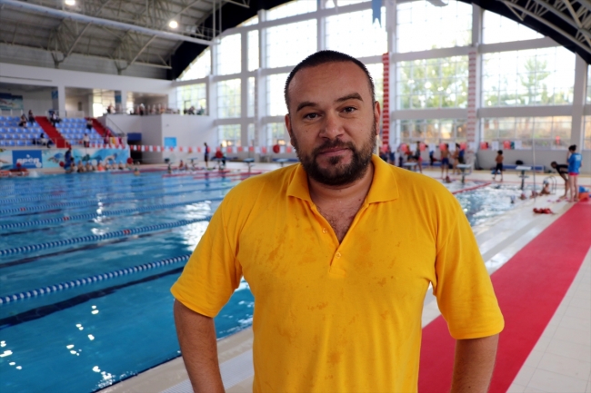 Özel çocuklar yüzme kurslarıyla sosyalleşiyor