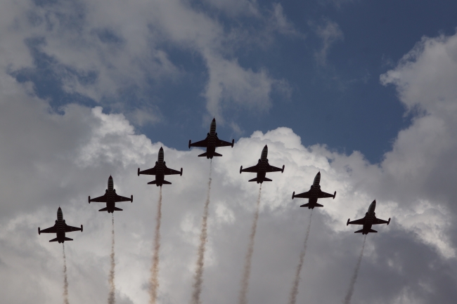 Türk Yıldızları Beyşehir semalarında nefes kesti