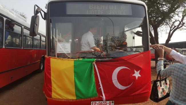 Cumhurbaşkanı Erdoğan'ın hediyesi otobüsler Gine yollarında
