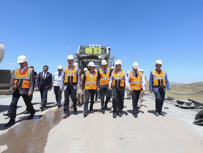 Bakan Turhan YHT hattında incelemelerde bulundu