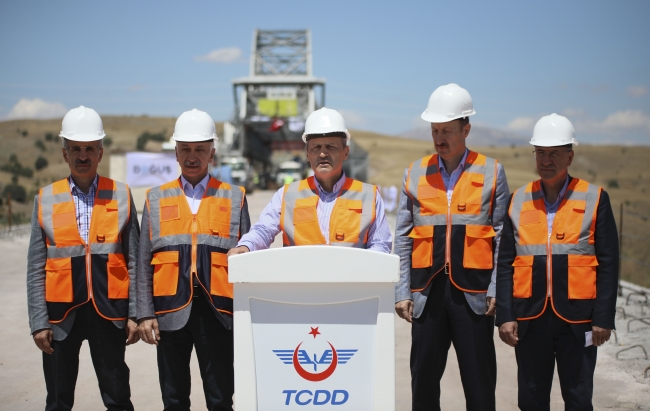 Bakan Turhan YHT hattında incelemelerde bulundu