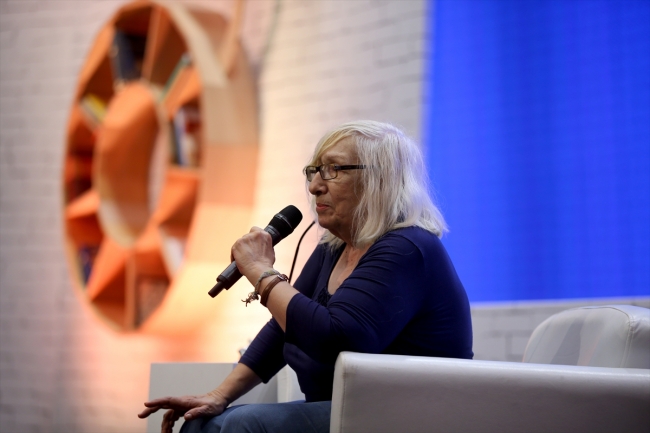 Yazar Alev Alatlı: Dört bir taraftan üstümüze geliyorlar