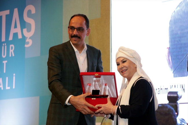 Cumhurbaşkanlığı Sözcüsü Kalın Neşet Ertaş türkülerini seslendirdi