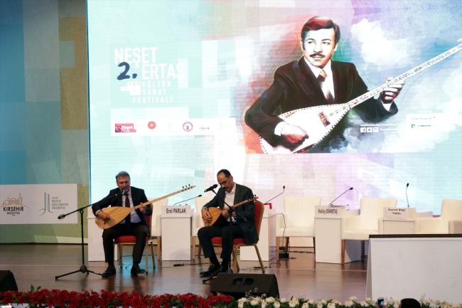 Cumhurbaşkanlığı Sözcüsü Kalın Neşet Ertaş türkülerini seslendirdi