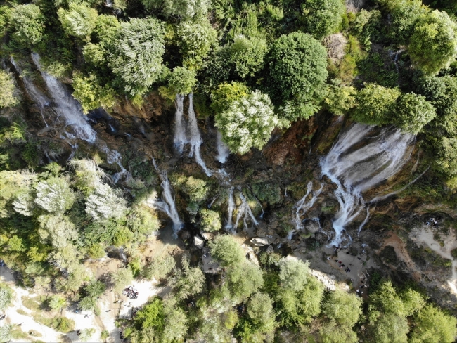 Doğal güzelliği ve serin havasıyla 'Girlevik Şelalesi'