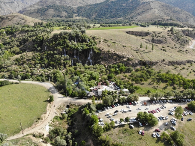 Doğal güzelliği ve serin havasıyla 'Girlevik Şelalesi'
