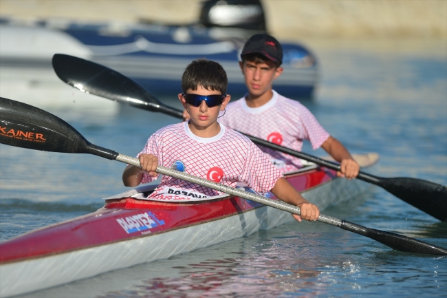 Geçen yıl tanıştığı kanoda önemli dereceler elde etti