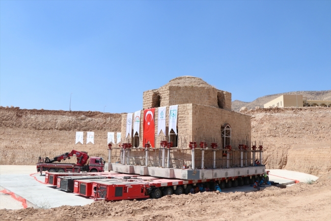 Tarihi Artuklu Hamamı yeni yerine taşındı