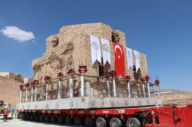 Tarihi Artuklu Hamamı yeni yerine taşındı