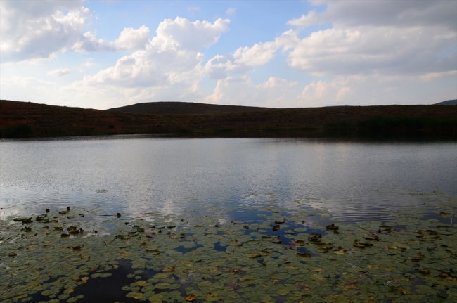 Sıcak havadan bunalanlar Dipsiz Göl'de serinliyor