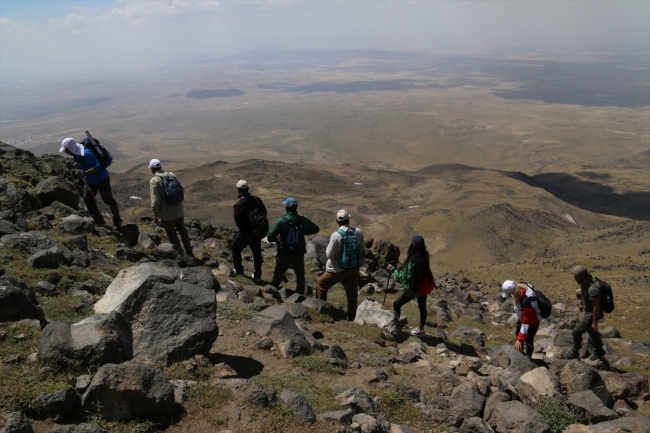 Süphan Dağı'nın yeni rotasında zorlu tırmanış