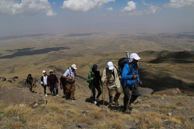 Süphan Dağı'nın yeni rotasında zorlu tırmanış