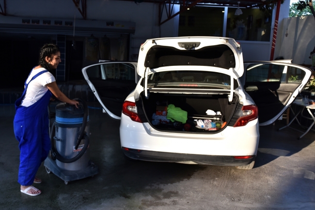 Oto yıkama merkezinde kadın dayanışması