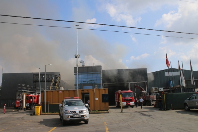 Kocaeli'de geri dönüşüm fabrikasında yangın