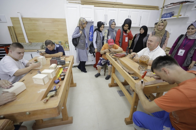 TİKA'nın gönüllü elçilerinden Bosna'daki engellilere destek