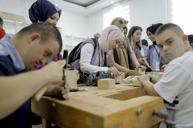 TİKA'nın gönüllü elçilerinden Bosna'daki engellilere destek