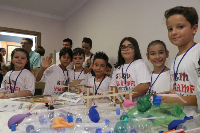 Arkadaşları tatil yaptı onlar çalıştı