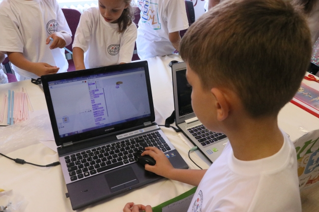 Arkadaşları tatil yaptı onlar çalıştı