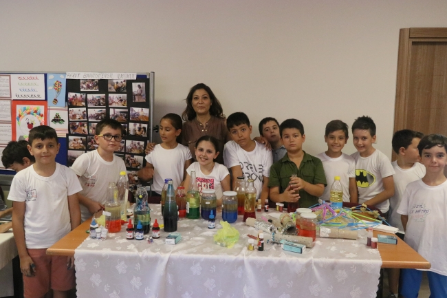 Arkadaşları tatil yaptı onlar çalıştı