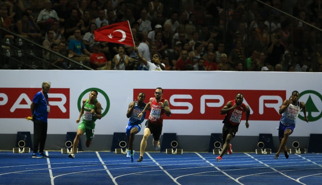 Ramil Guliyev erkekler 200 metrede altın madalya kazandı