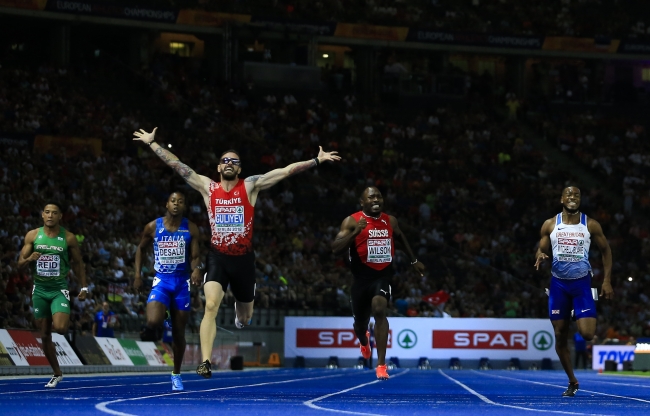 Ramil Guliyev erkekler 200 metrede altın madalya kazandı