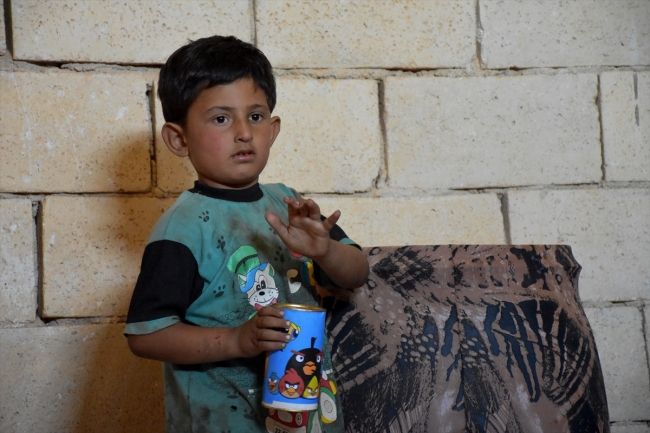 7 yaşındaki Suriyeli Yusuf büyüyünce fakirlere para dağıtmak istiyor