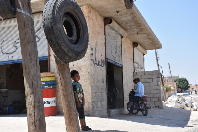 7 yaşındaki Suriyeli Yusuf büyüyünce fakirlere para dağıtmak istiyor