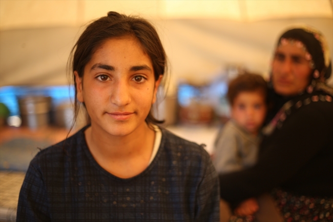 Aileleriyle yaylaya çıkan kadınların zorlu mesaisi