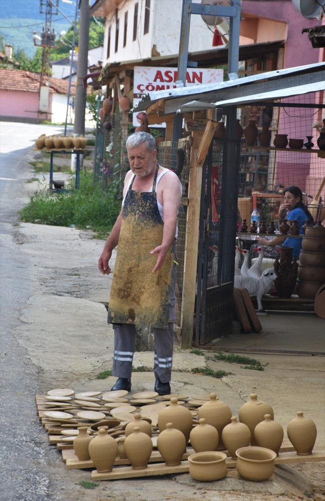 Köylüler 135 yıldır toprağı sanata dönüştürüyor