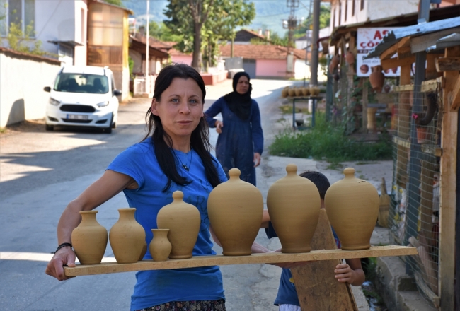 Köylüler 135 yıldır toprağı sanata dönüştürüyor