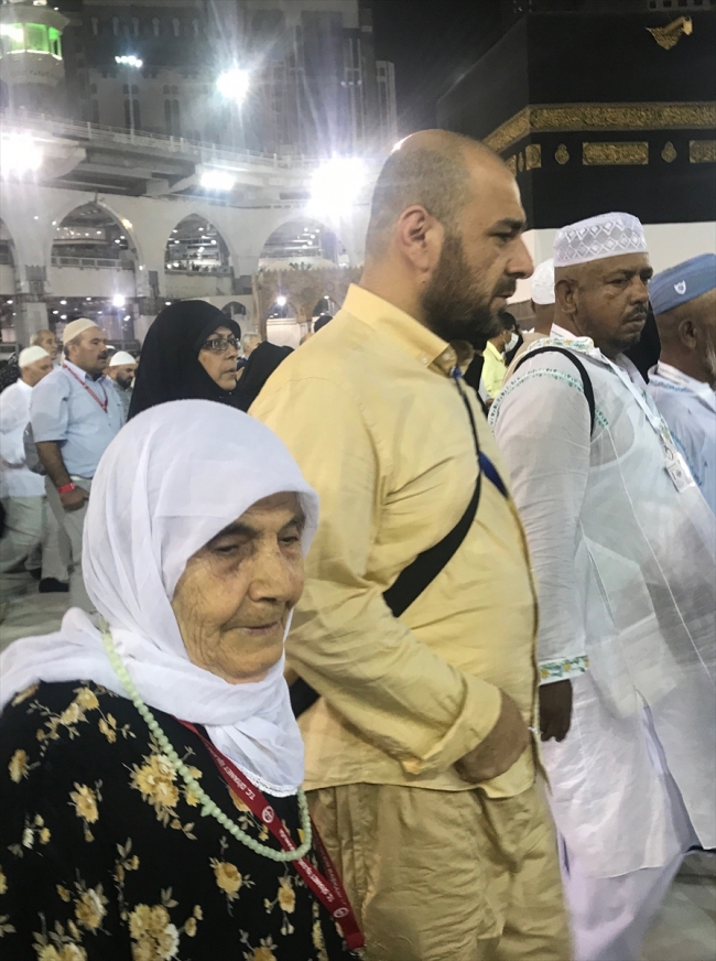 Türkiye'nin en yaşlı hacı adayı kutsal topraklarda