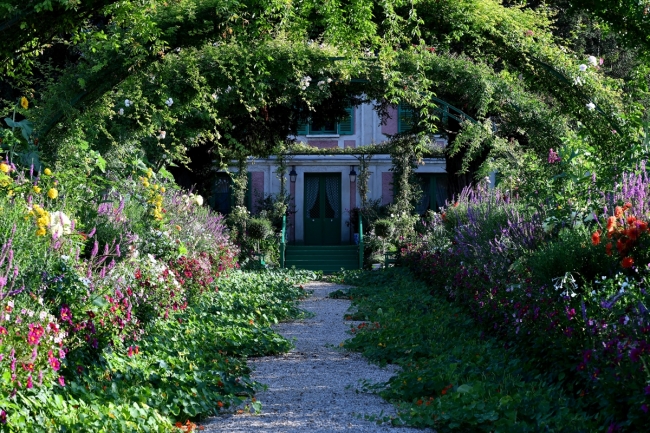 Fransız ressam Monet'nin ilham bahçesine yoğun ilgi