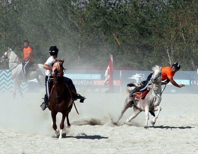 "Erzurum Türk Oyunları Festivali" renkli görüntülere sahne oldu