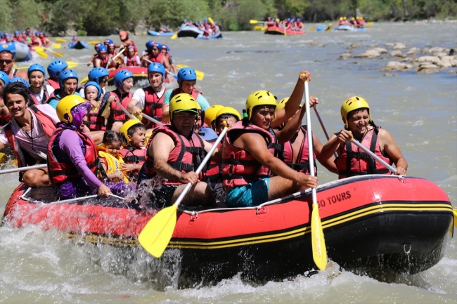 Köprülü Kanyon'da rafting yoğunluğu yaşandı