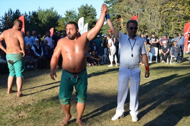 Karakucak Güreşleri 19 yıl aradan sonra yeniden yapıldı