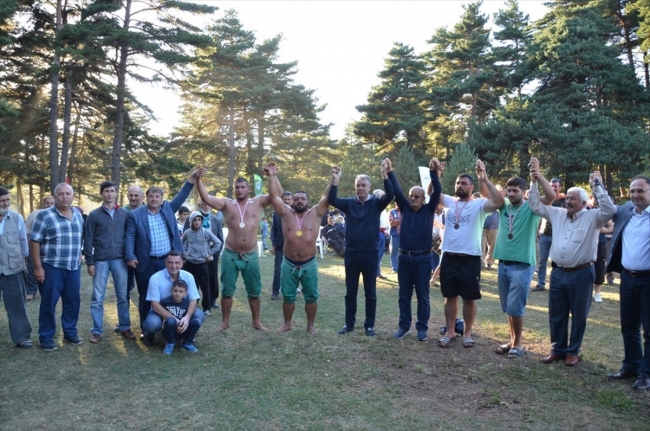 Karakucak Güreşleri 19 yıl aradan sonra yeniden yapıldı