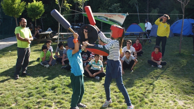 Kampçılar ve doğaseverler Karagöl'e akın ediyor