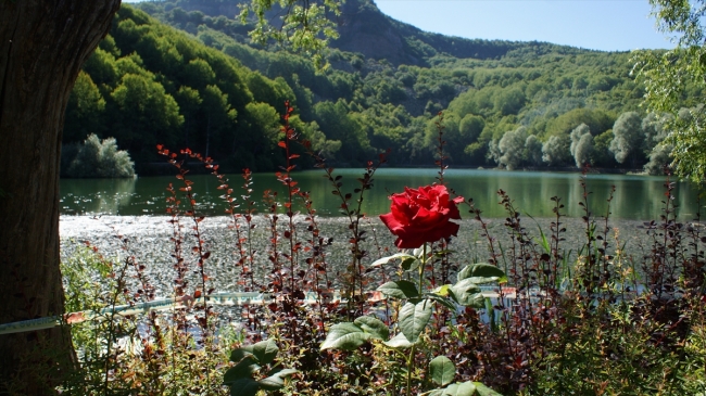 Kampçılar ve doğaseverler Karagöl'e akın ediyor