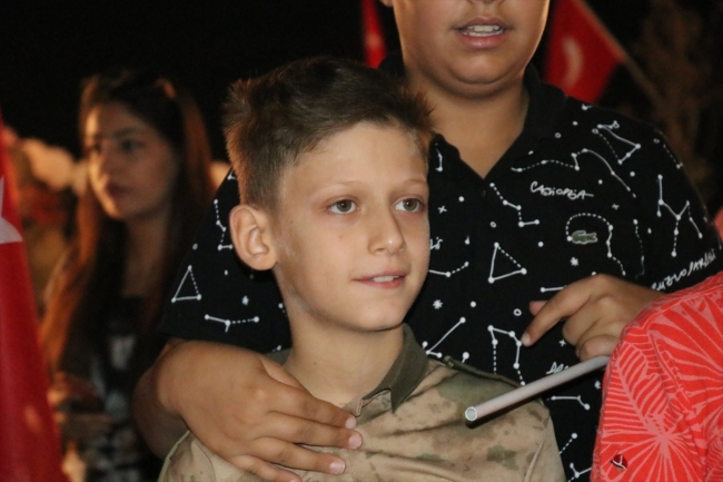 Şehit çocuğuna sürpriz doğum günü kutlaması