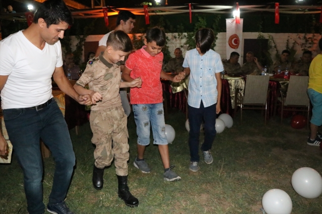 Şehit çocuğuna sürpriz doğum günü kutlaması
