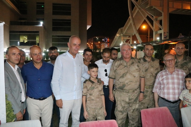 Şehit çocuğuna sürpriz doğum günü kutlaması