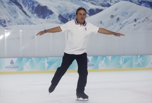 İlerleyen yaşı buz pateni tutkusunu engellemiyor