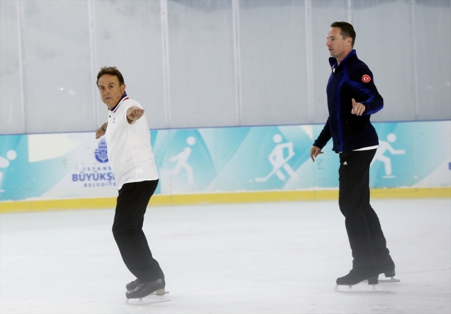 İlerleyen yaşı buz pateni tutkusunu engellemiyor