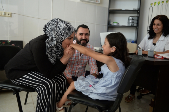 Suriyeli küçük Leyan Türkiye'de duyma yetisine kavuştu