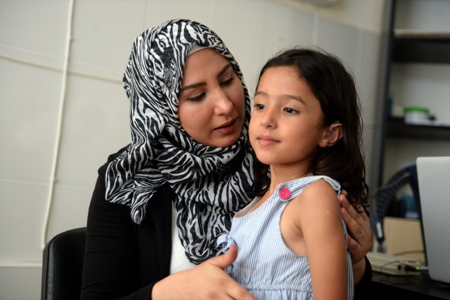 Suriyeli küçük Leyan Türkiye'de duyma yetisine kavuştu