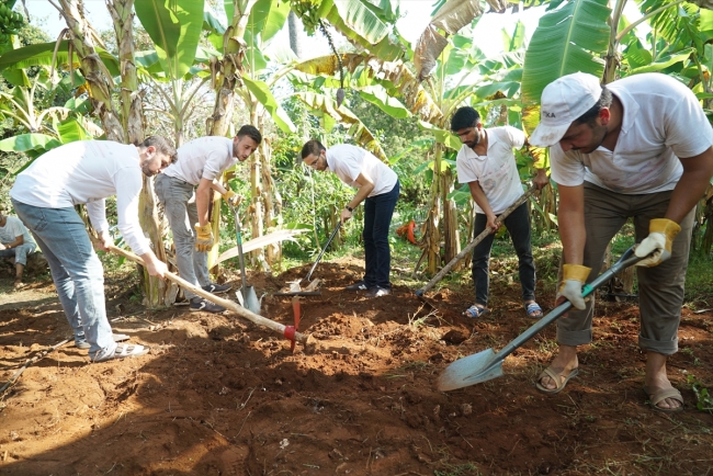 TİKA gönüllülerinden Tanzanyalı yetim anneleri için dikiş atölyesi