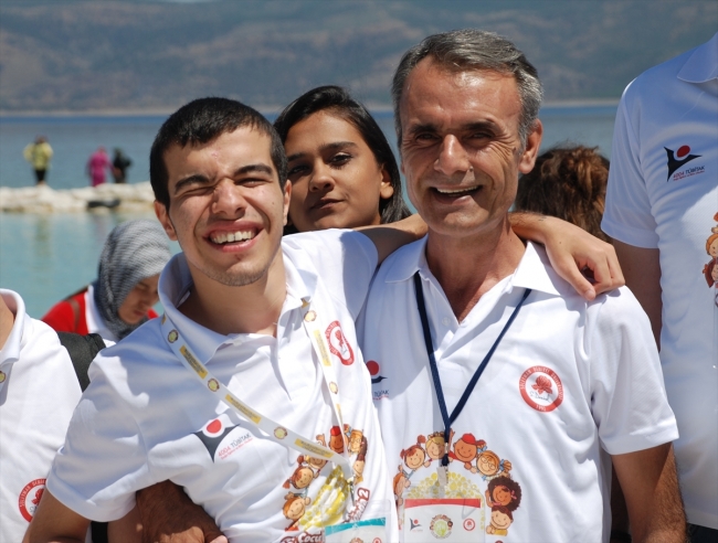 Gizemli çocuklar Salda Gölü'nde